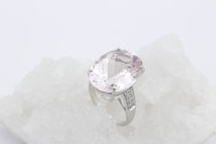 Außergewöhnlicher Damen Ring aus 375 / 9k Weißgold mit Edelstein & Diamanten