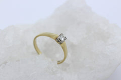 Zarter Solitär Ring aus 585 / 14K Gelbgold mit ein Diamant 0,14 ct. | Gr. 53