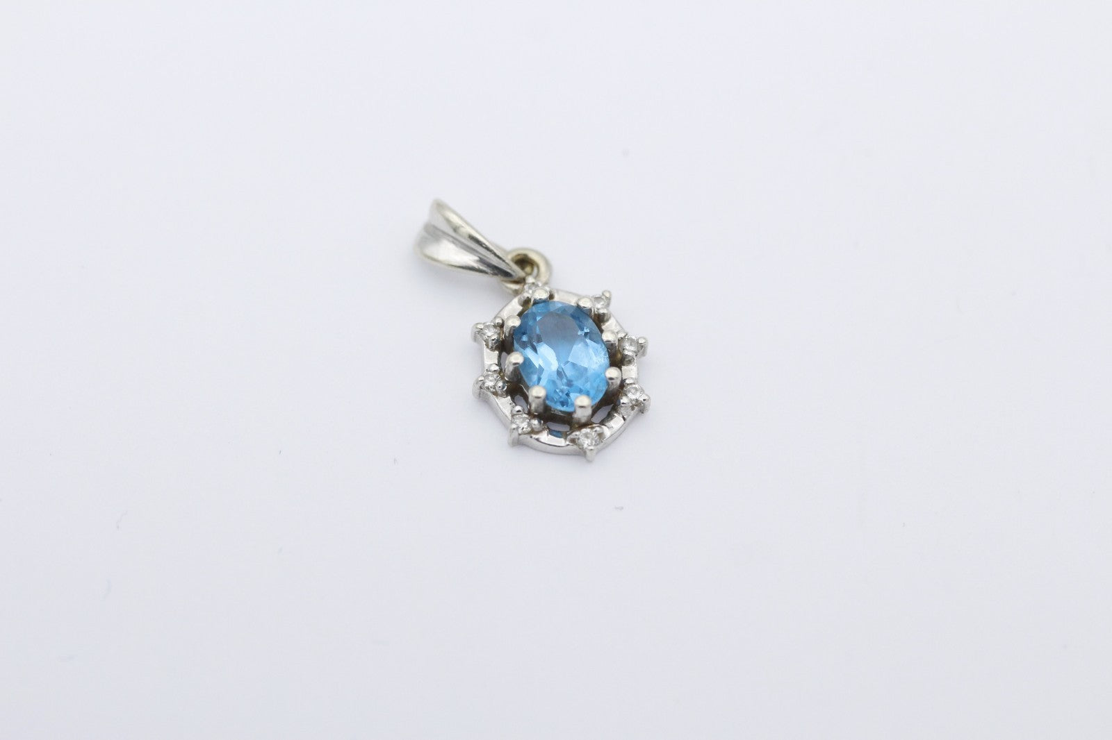 Zarter Damen Anhänger aus 585 / 14k Weißgold mit Blauen Edelstein & Diamanten