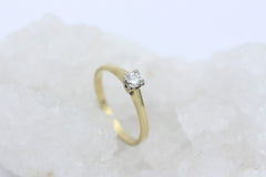Zarter Solitär Ring aus 585 / 14K Gelbgold mit ein Diamant 0,14 ct. | Gr. 53
