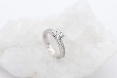 Schöner Damen Ring aus 585 / 14 Karat Weißgold mit Brillanten | Gr. 52