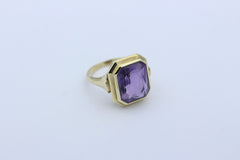 Massiver Damen Gold Ring aus 333 / 8k Gelbgold mit ein Lila Edelstein "Amethyst"