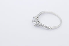 Traumhafter Damen Ring aus 333 / 8k Weißgold mit funkelnde Zirkonia | Gr. 54