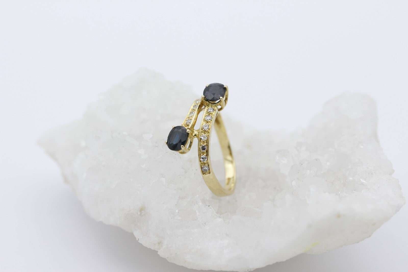Wunderschöner Damen Ring aus 750er Gelbgold mit Saphir&Diamanten