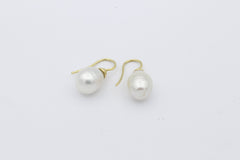 750 Gelbgold Ohrhänger mit Süßwasserzuchtperlen Tropfenform 18K Perlenohrringe