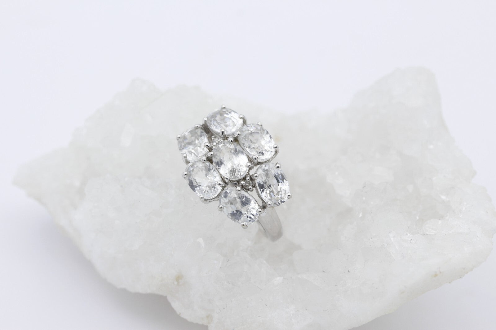 Wunderschöner Damen Ring aus 375/9k Weißgold mit echte Edelsteine & Diamanten