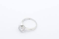 Schöner Solitär Damen Ring aus 750 / 18k Weißgold mit ein Zirkonia Edelstein