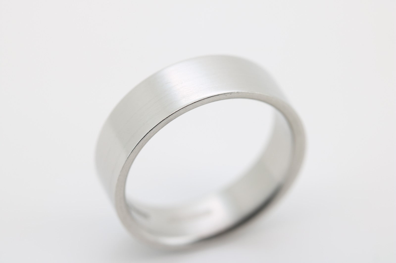 Modischer Niessing Ring aus 950 Platin Verlobungsring Bandring Brillant Gr. 60