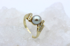 Außergewöhnlicher Damen Ring aus 585 / 14k Gelbgold mit Perle & Diamanten