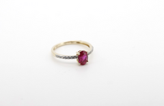 Schöner 585er 14K Goldring mit ovalem Rubin und Zirkonia Edelsteine Gr. 54