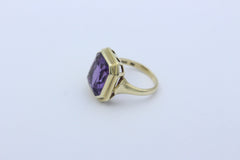 Massiver Damen Gold Ring aus 333 / 8k Gelbgold mit ein Lila Edelstein "Amethyst"