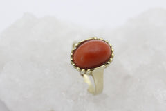 Schöner Korallen Damen Ring aus 333 / 8 Karat Gelbgold mit eine Koralle | Gr. 56