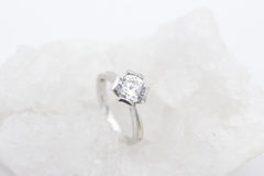 Schöner Solitär Damen Ring aus 750 / 18k Weißgold mit ein Zirkonia Edelstein