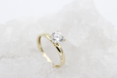 Wunderschöner Solitär Damen Ring aus 585 / 14 Karat Gelbgold mit ein Zirkonia