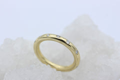 Niessing Massiver Ring aus 750 / 18k Gelbgold mit 14 Diamanten Sternenhimmel