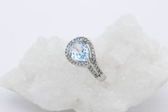 Wunderschöner Juwelen Ring aus 925 Sterlingsilber mit ein Aquamarin & Zirkonia