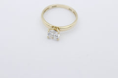 Wunderschöner Solitär Damen Ring aus 585 / 14 Karat Gelbgold mit ein Zirkonia