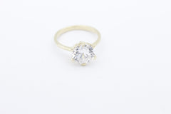 Wunderschöner Solitär Damen Ring aus 585 / 14k Gelbgold mit ein großen Zirkonia