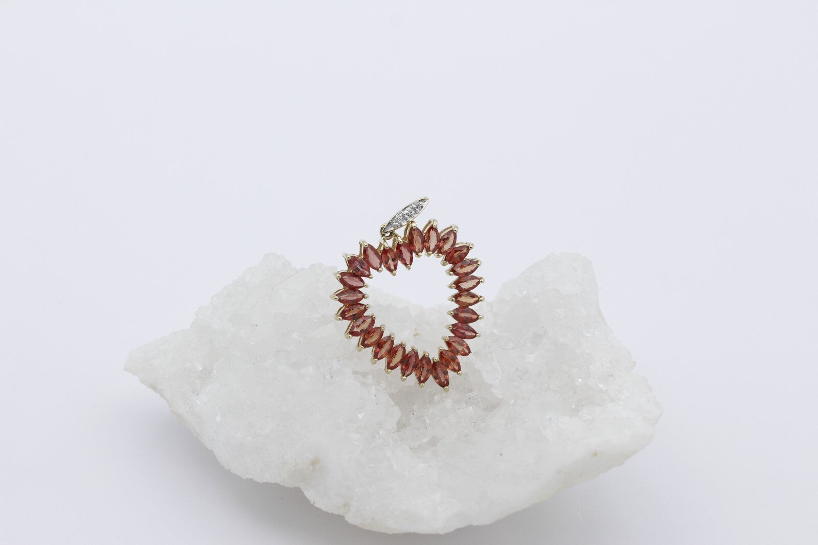 Außergewöhnlicher Juwelen Anhänger aus 375/9k Gelbgold Edelsteine & Diamanten