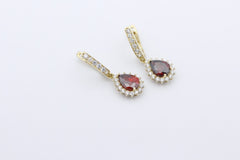 Traumhafter Ohrschmuck Ohrringe 585 / 14karat Gelbgold mit Granat & weiße Steine