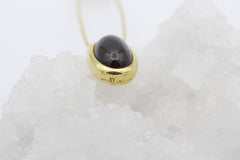 Pomellato Brosche Sicherheitsnadel aus 750 / 18k Gold mit ein Granat in Cabochon