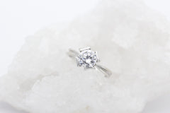 Schöner Solitär Damen Ring aus 750 / 18k Weißgold mit ein Zirkonia Edelstein