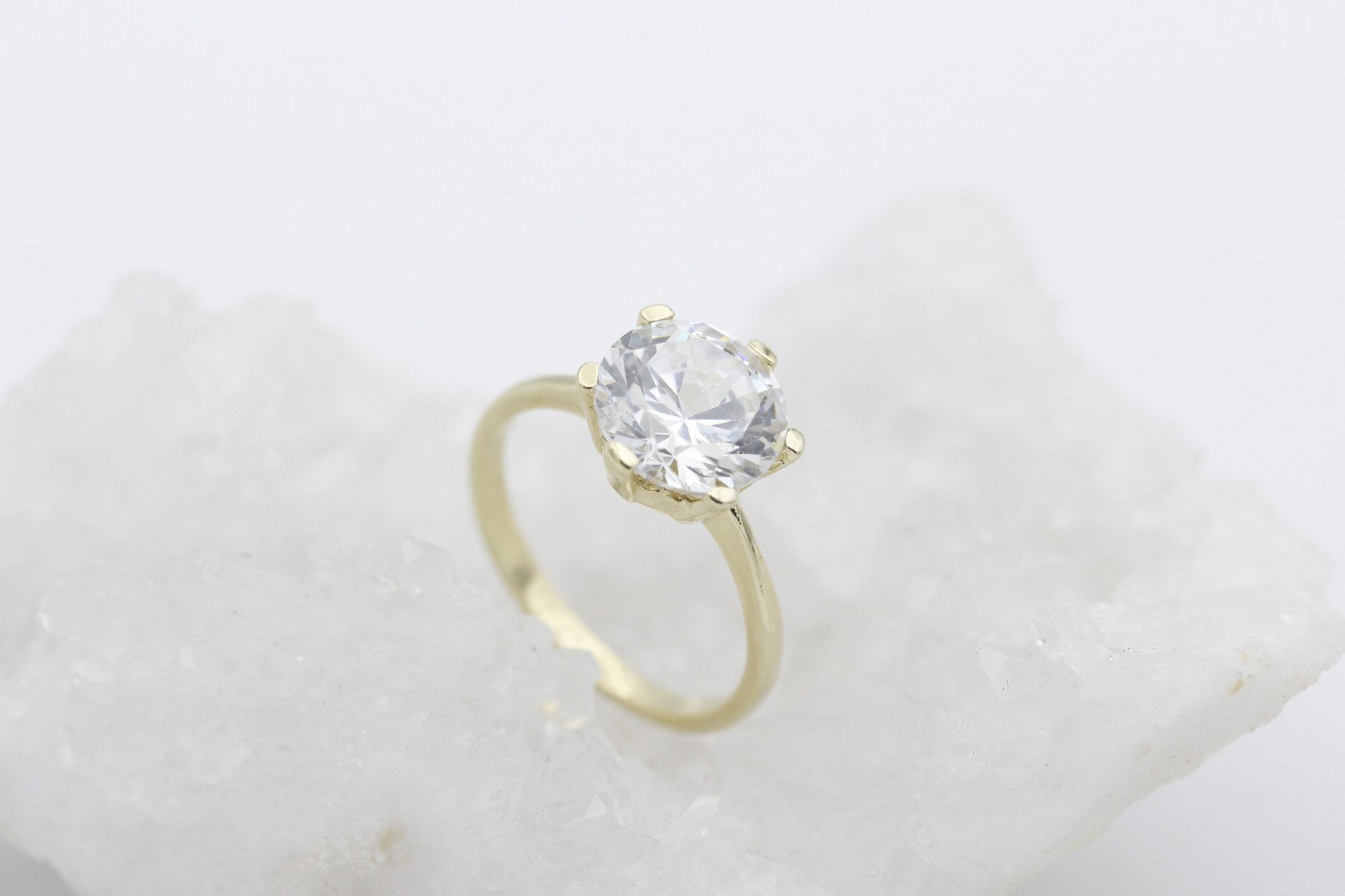 Wunderschöner Solitär Damen Ring aus 585 / 14k Gelbgold mit ein großen Zirkonia