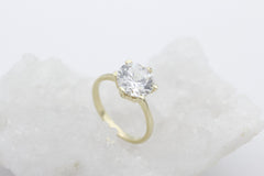 Wunderschöner Solitär Damen Ring aus 585 / 14k Gelbgold mit ein großen Zirkonia