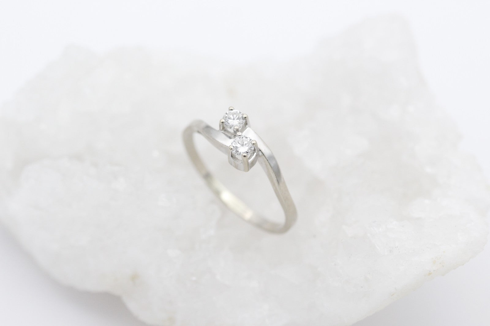 Damen Weißgold Ring aus 585 / 14k Gold mit 2 Brillanten | Gr. 59