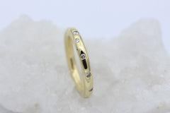 Niessing Massiver Ring aus 750 / 18k Gelbgold mit 14 Diamanten Sternenhimmel