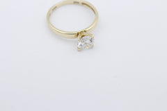 Wunderschöner Solitär Damen Ring aus 585 / 14 Karat Gelbgold mit ein Zirkonia