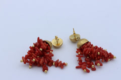 Schöne Korallen Ohrstecker Ohrhänger aus 750 / 18k Gelbgold mit Goldkugeln