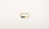 Zarter Antiker 18 Karat (750) Damen Goldring mit 3 Diamanten Trilogy Stil Gr. 53