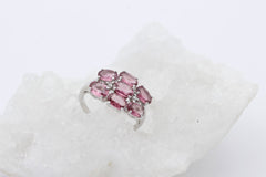 Schöner Damen Ring aus 375/9k Weißgold mit echte Edelsteine & Diamanten