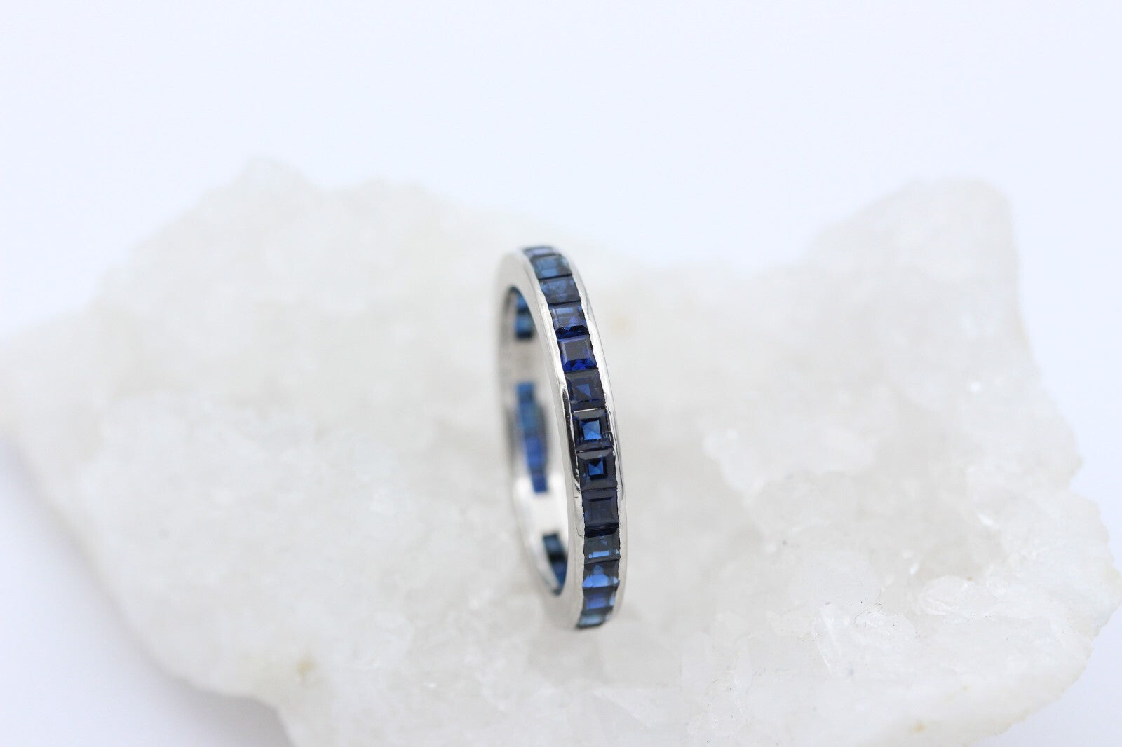 Traumhafter Weißgold Memory Saphir Ring aus 585 / 14K mit Saphiren | Gr. 64