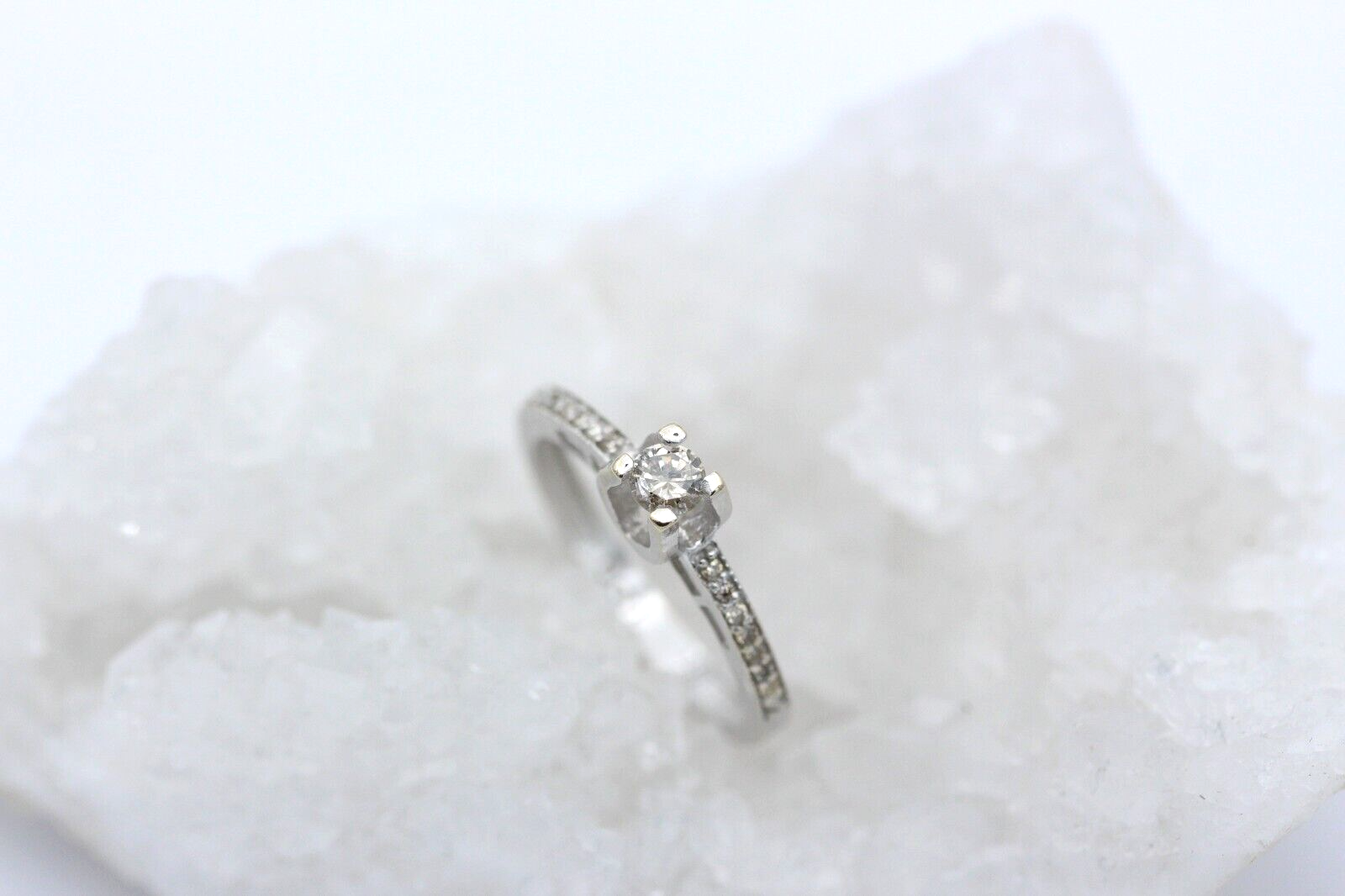 Wunderschöner Damen Ring aus 750 / 18k Weißgold mit Diamanten in Brillantschliff