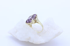 Schöner Damen Ring aus 585 / 14k Gelbgold mit ein Lila Edelstein ( Amethyst )