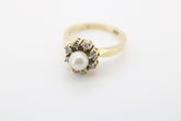 Eleganter Massiver Goldring mit Perle und 8 Brillanten 0,32 ct. – Vintage Stil