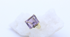Schöner Damen Ring aus 585 / 14k Gelbgold mit ein Lila Edelstein ( Amethyst )