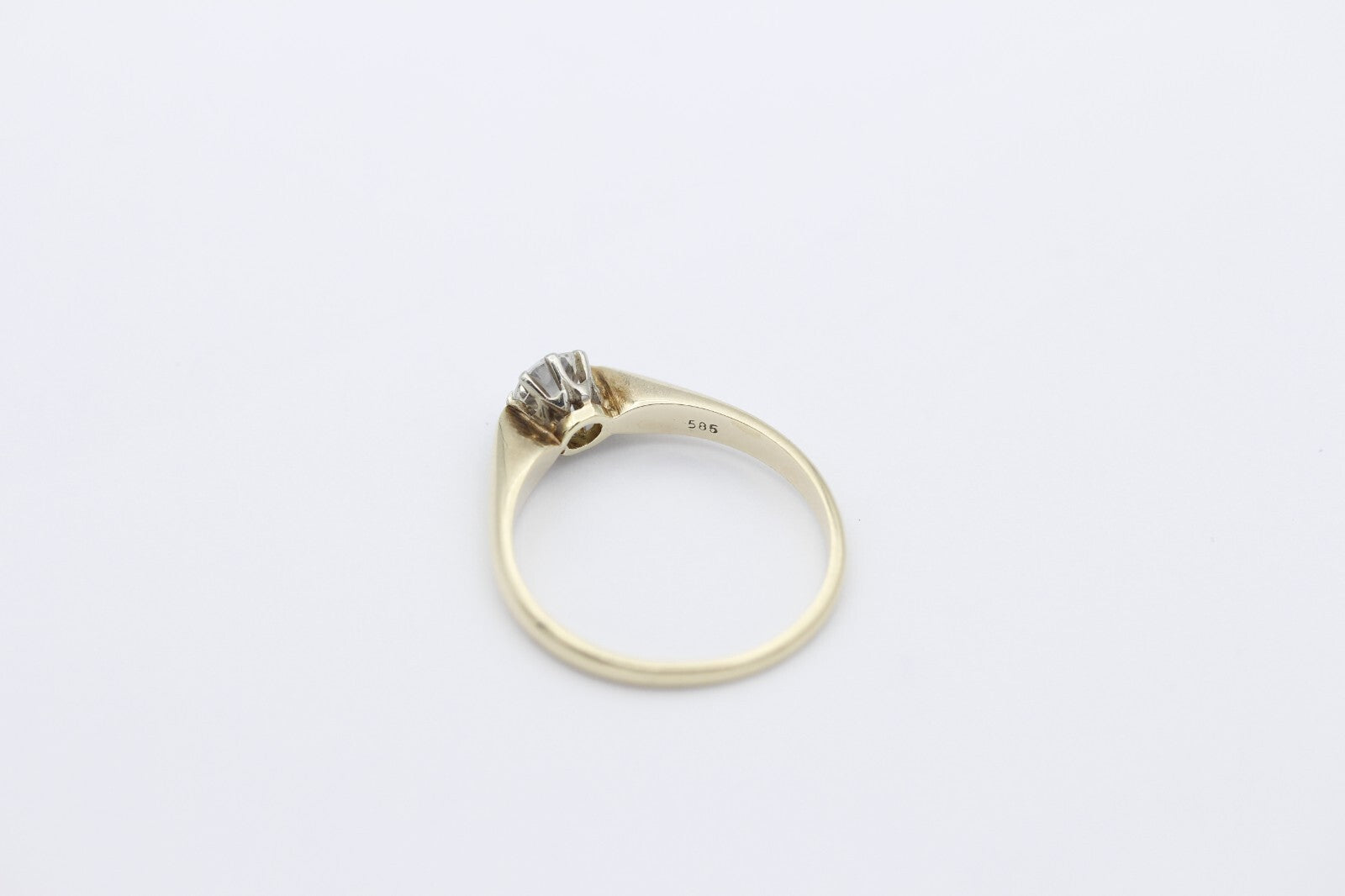 Schöner Damen Solitär Ring aus 585er Gelbgold mit ein Brillant ca. 0,32 ct.