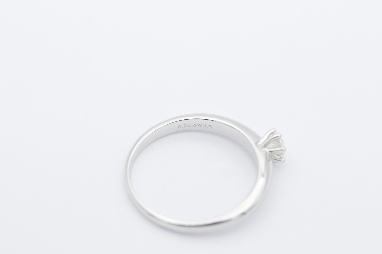Schöner Christ Solitär Damen Ring 585 / 14k Weißgold mit ein Brillant 0,25 ct.