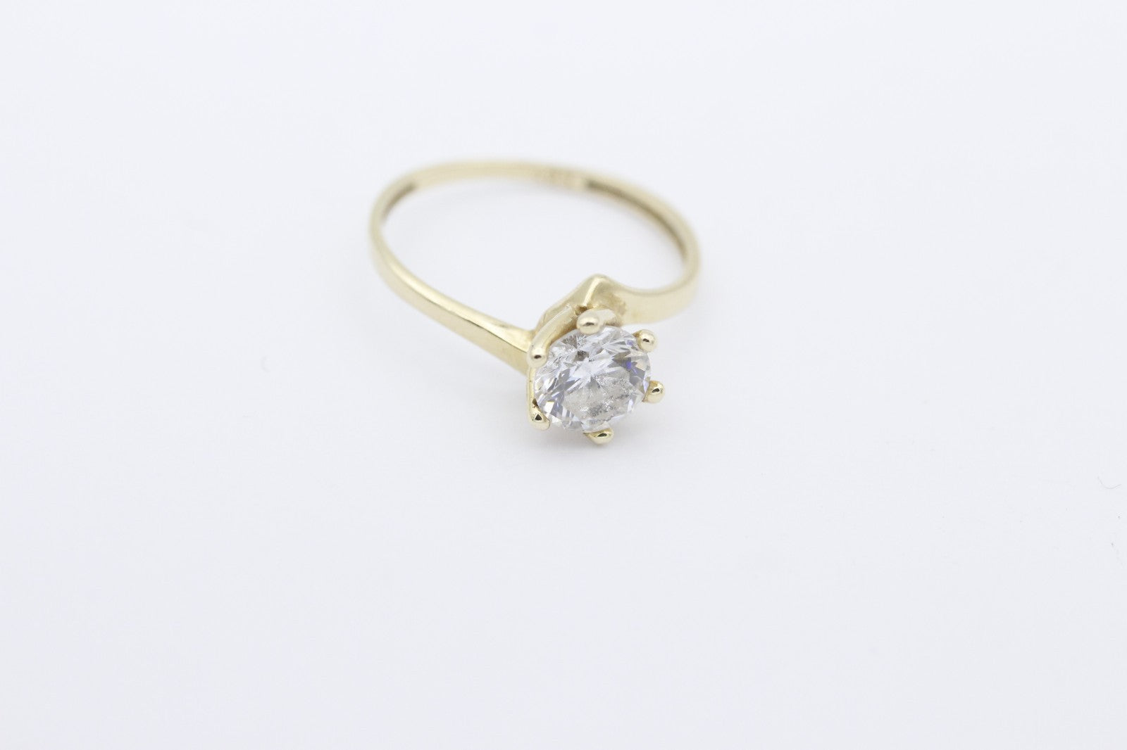 Wunderschöner Solitär Damen Ring aus 585 / 14k Gelbgold mit ein Zirkonia
