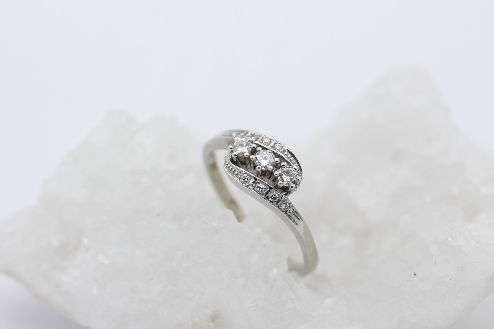 Wunderschöner Damen Ring aus 585/14k Weißgold mit Diamanten ca. 0,35ct. | Gr. 67