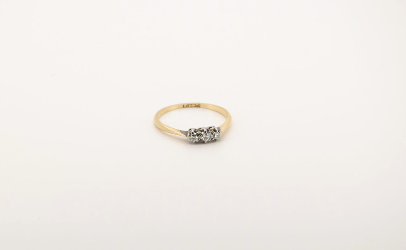 Zarter Antiker 18 Karat (750) Damen Goldring mit 3 Diamanten Trilogy Stil Gr. 53