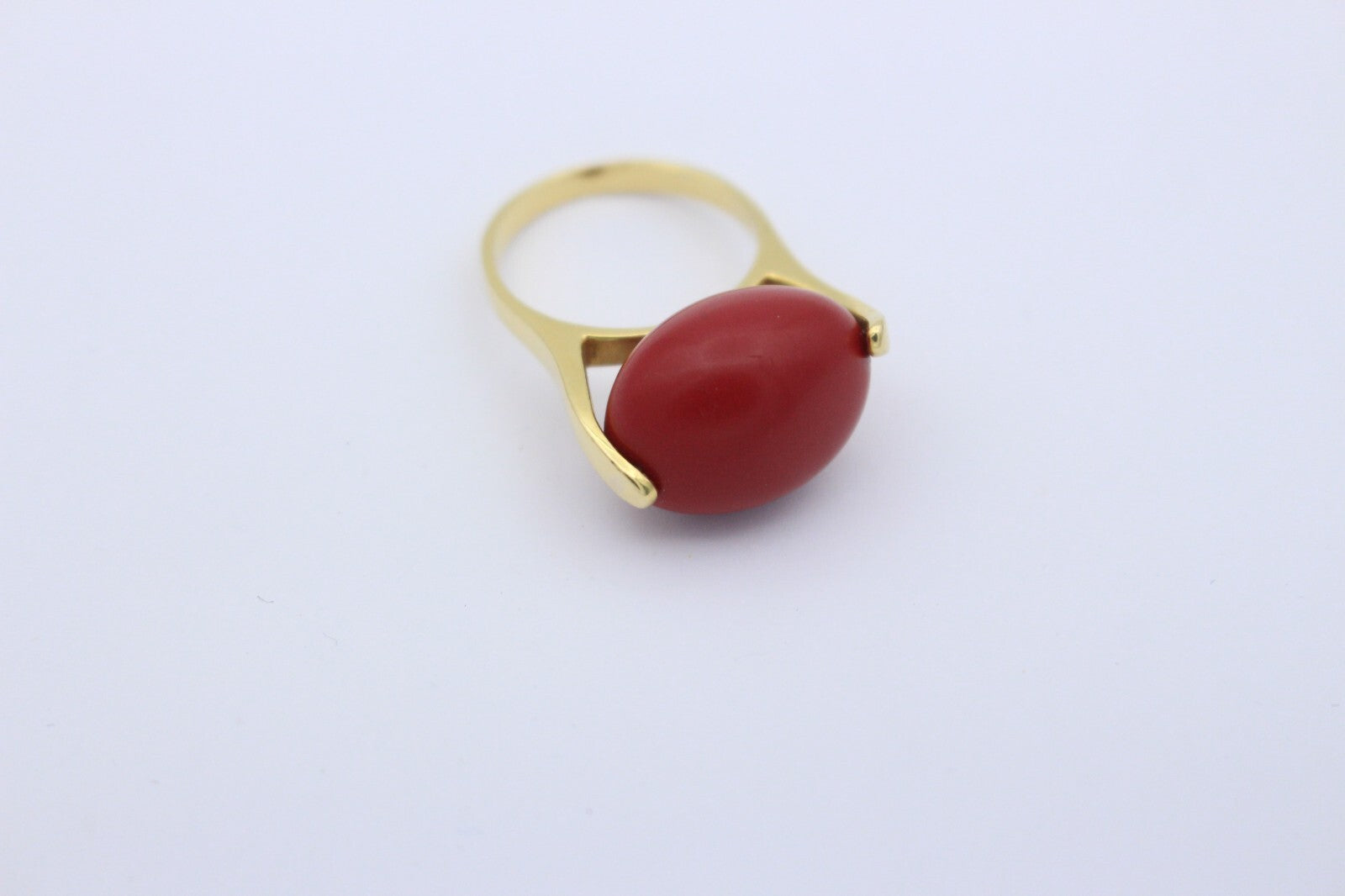 Außergewöhnlicher Korallen Ring aus 750 / 18K Gelbgold mit eine schöne Koralle