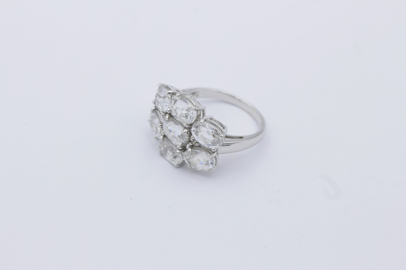 Wunderschöner Damen Ring aus 375/9k Weißgold mit echte Edelsteine & Diamanten