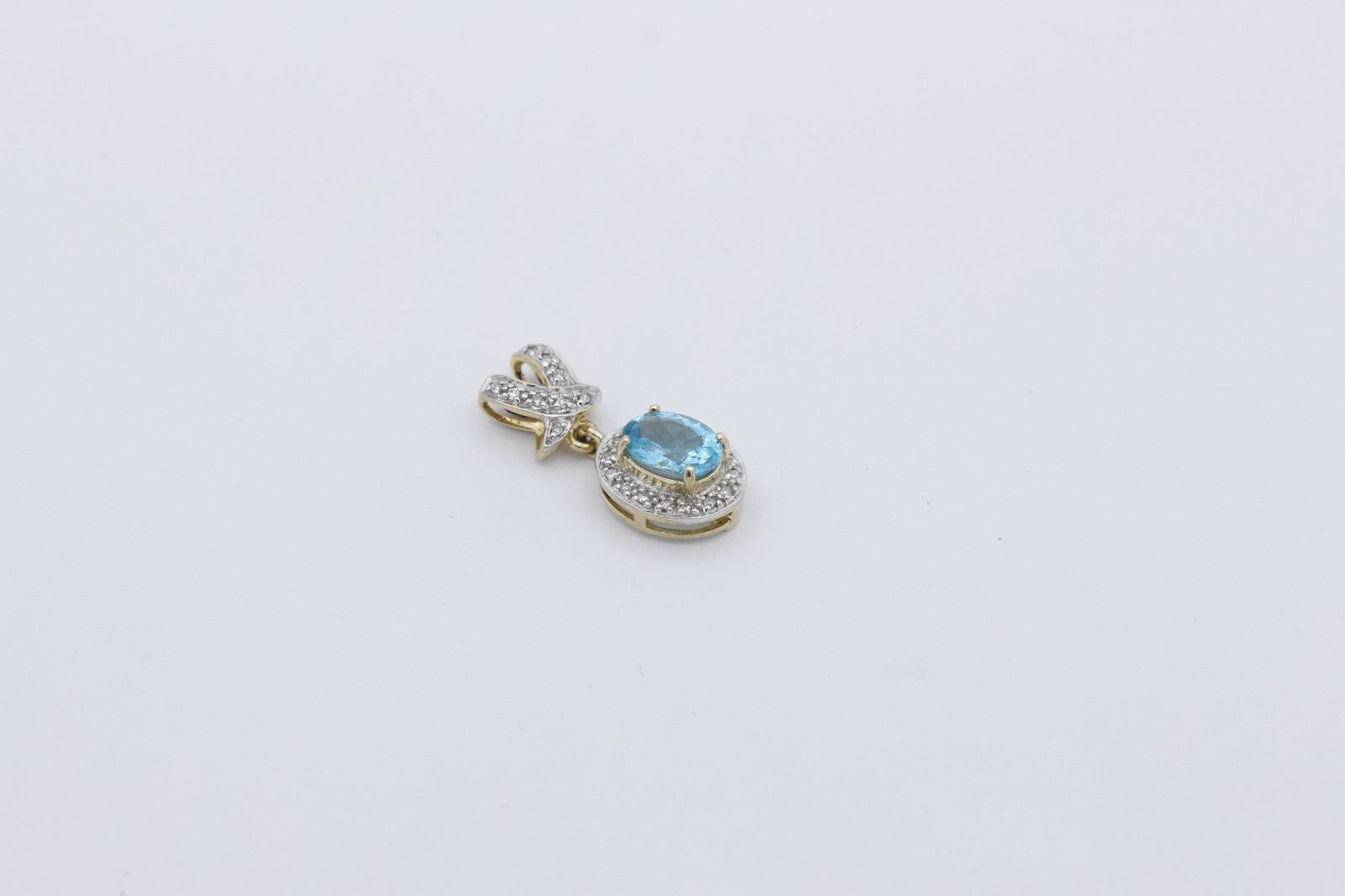 Wunderschöner Juwelen Anhänger aus 375/9k Gelbgold mit ein Edelstein & Diamanten