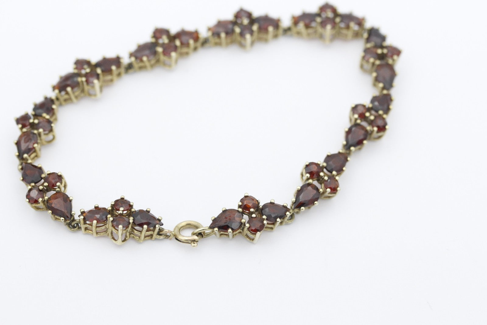 Wunderschöner Damen Armband aus 333 / 8k Gelbgold mit Granat Edelsteine