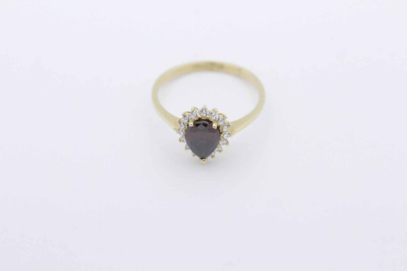 Traumhafter Damen Juwelen Ring aus 585 / 14k Gelbgold mit Granat & weiße Steine