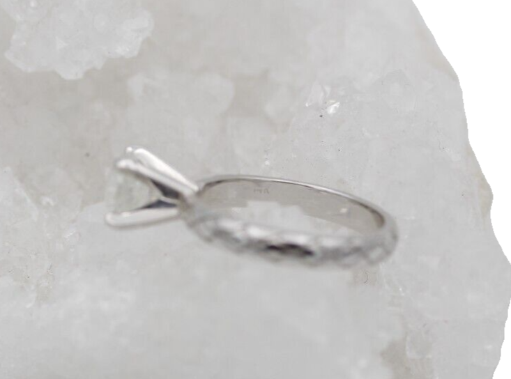 Wunderschöner Ring aus 585er Weißgold mit ein Diamant ca. 0,85ct. (W/PI)